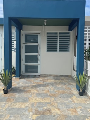 Exterior detail - “Stay Near SJU 4min to Beach Clean Modern 1BR + Parking” (Carolina)