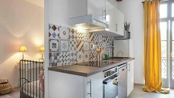 Deluxe-lejlighed - byudsigt | Privat køkken | Brødrister, fryser