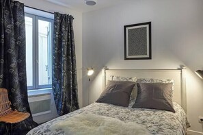 Deluxe Apartment, City View | Premium bedding, iron/ironing board, travel crib, free WiFi - Le calme sur la place de la Madeleine (Béziers)