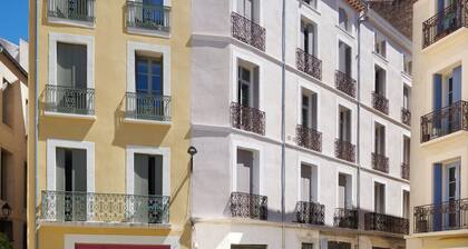 Le calme sur la place de la Madeleine