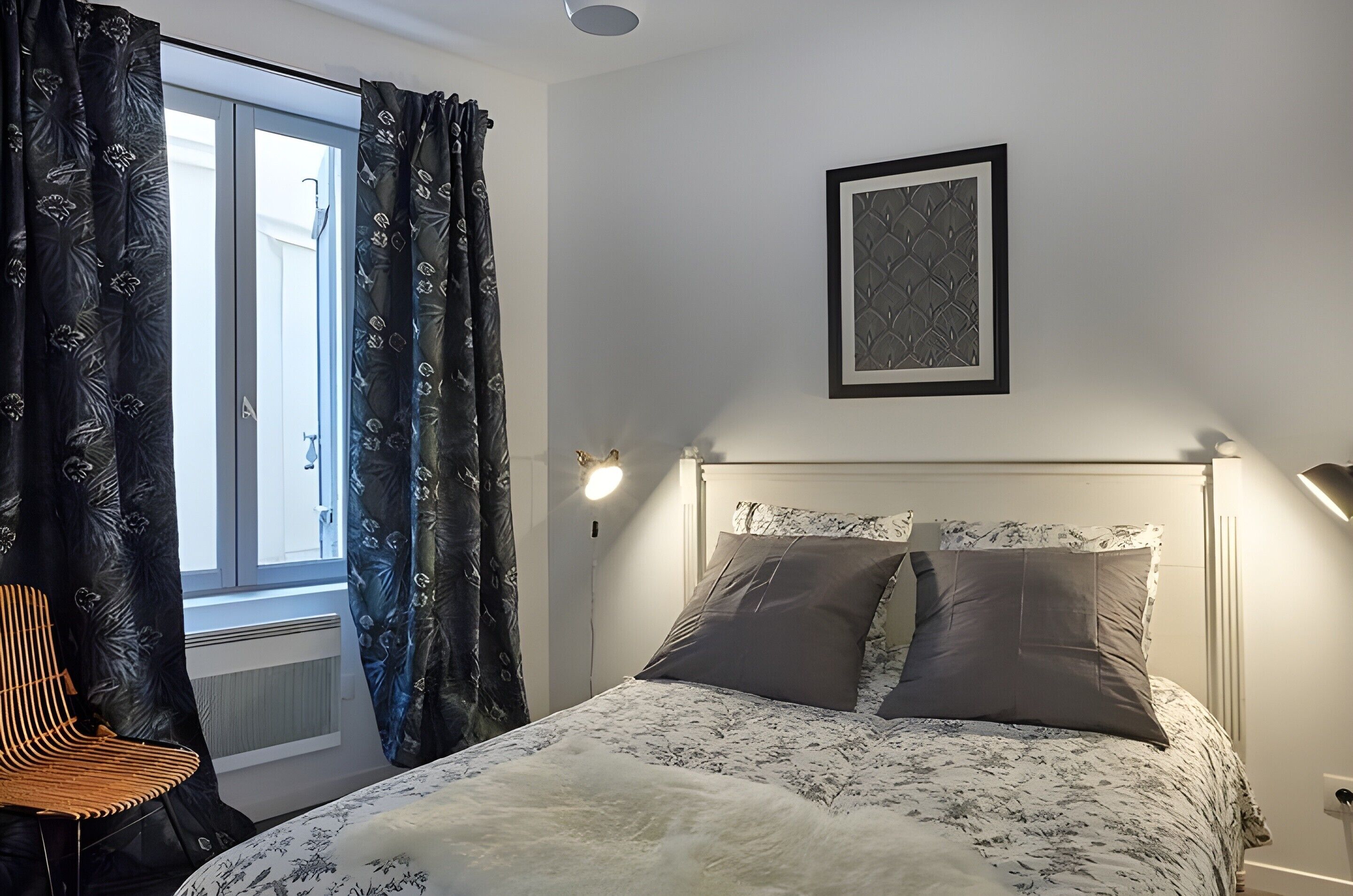 Deluxe appartement, uitzicht op de stad | Luxe beddengoed, een strijkplank/strijkijzer, reisbedje, gratis wifi