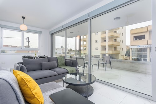 Mirage 2-BR Apt. & Balcony in Larnaca