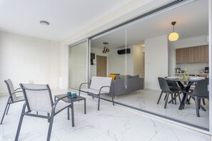 Huoneisto, kaupunkinäköala | Parveke