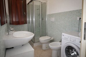 Shower, hair dryer, bidet, soap - Sea View Apartment with Terrace - Castelsardo | Montemarina (Castelsardo)