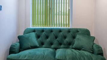 Double or Twin Room | Living area