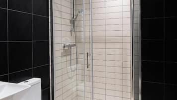 Double or Twin Room | Bathroom | Slippers, shampoo, toilet paper