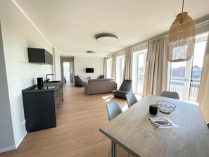 Comfort-Apartment, eingeschränkter Meerblick | Innenbereich
