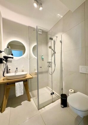 Comfort Apartment, Partial Sea View | Bilik Mandi