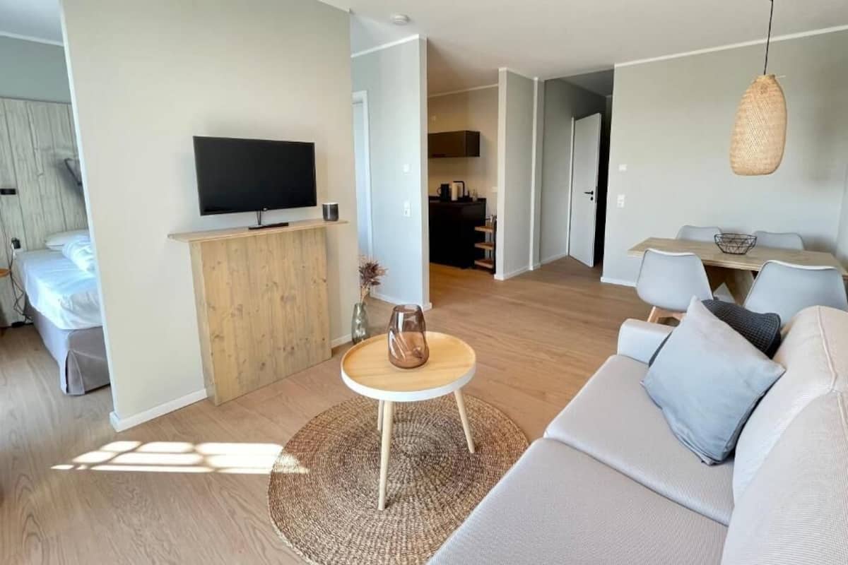 Căn hộ tiện nghi đơn giản, ban công | Có lối đi dành cho xe lăn