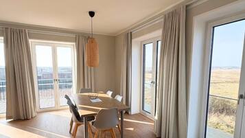 Leilighet – comfort, delvis sjøutsikt | Spiseområde