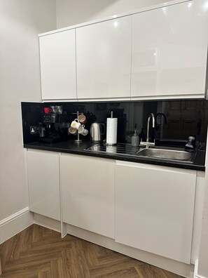 Fridge, oven, stovetop, dishwasher - Best Location! Covent Garden Heart of Theatre Land (London)