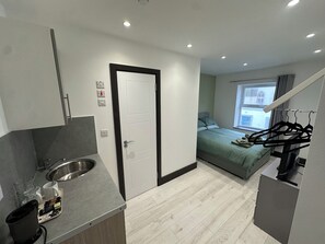 Standard Room | Free WiFi - 1066 Apart Hotel (Hastings)