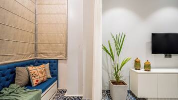 Luxury Villa, Balcony, City View | Living area