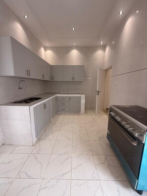 冰箱、微波炉、烤箱、炉灶