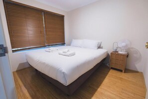 4 slaapkamers, een strijkplank/strijkijzer, internet, beddengoed