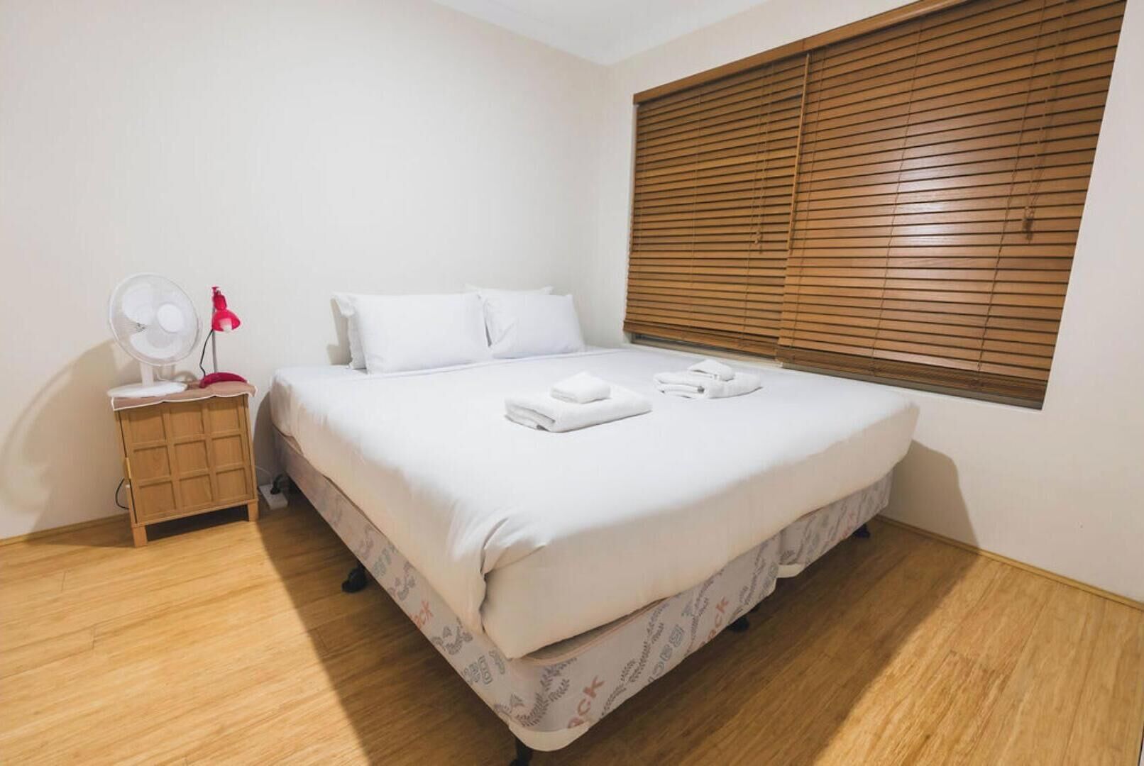 4 chambres, fer et planche à repasser, accès à Internet, literie fournie