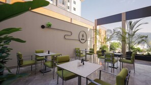 Açık havada yemek servisi