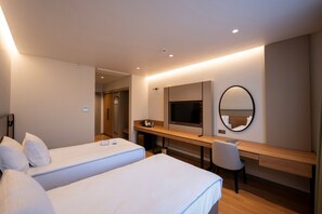 標準雙人或雙床房 | 房內夾萬、書桌、手提電腦工作空間、免費 Wi-Fi