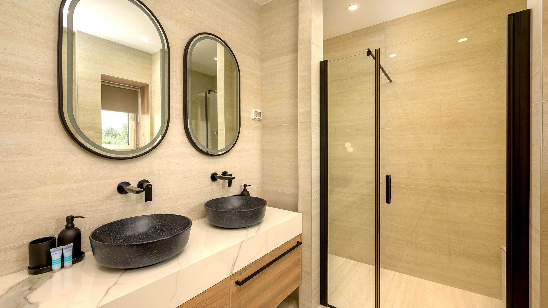 Douche, serviettes fournies