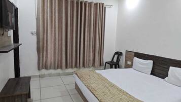 Desk, laptop workspace, free WiFi