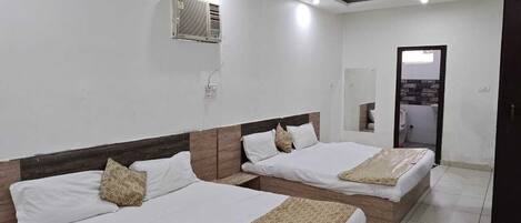 Desk, laptop workspace, free WiFi