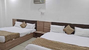 Desk, laptop workspace, free WiFi