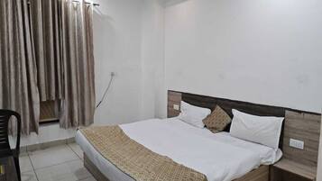 Desk, laptop workspace, free WiFi