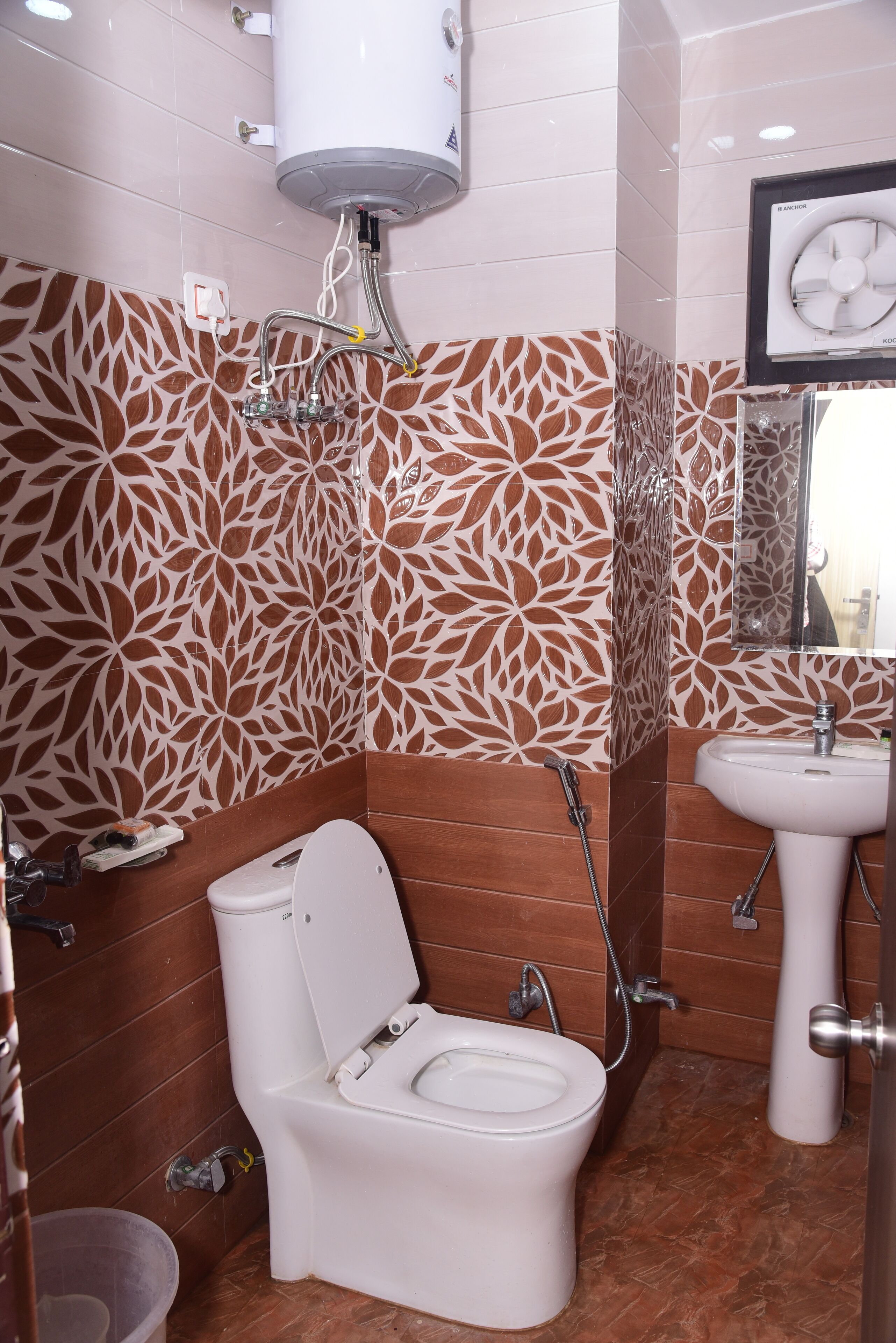 Deluxe Room | Bathroom | Slippers