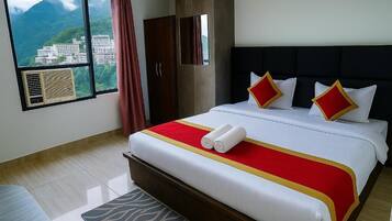 Deluxe Room | Desk, laptop workspace, free WiFi, bed sheets
