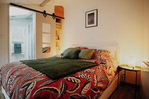 1 bedroom, iron/ironing board, travel cot, free WiFi