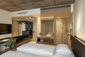 Habitación superior con 1 cama doble o 2 individuales | Caja fuerte, escritorio, espacio para trabajar con un portátil