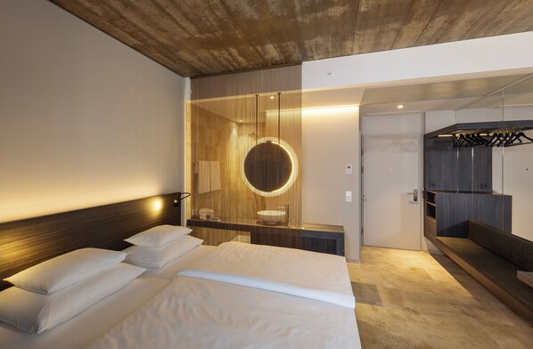 Caja de seguridad en la habitación y escritorio