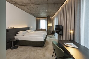商務雙人或雙床房, 城市景觀 | 客房內保險箱、書桌、筆電工作空間、遮光布/窗簾