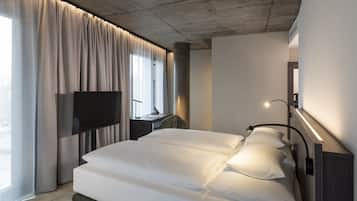 Business kamer, 1 twee- of 2 eenpersoonsbedden, uitzicht op stad | Een kluis op de kamer, een bureau, een laptopwerkplek