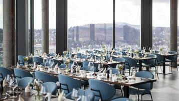 Serveert diner, moderne Europese gerechten