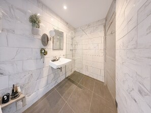 Apartment | Bathroom - Sunday Schwarzbachtal Double Room Without Balcony (Markneukirchen)