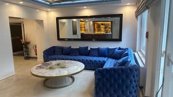 Apartment | Reception