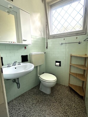 Villa, 3 slaapkamers, terras, uitzicht op tuin | Badkamer