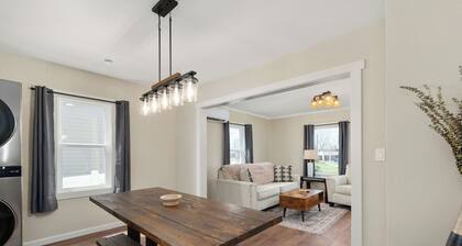 Elegant & Central ~ Queen Beds ~ Private Yard