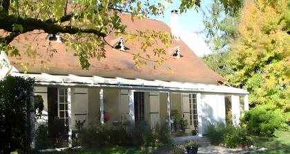 Chambre dâhĂŽtes Familiale LâOrĂ©e Du Bois » avec piscine, terrasse et Wi-Fi