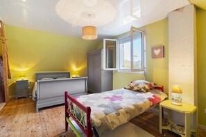 1 bedroom, WiFi, bed sheets