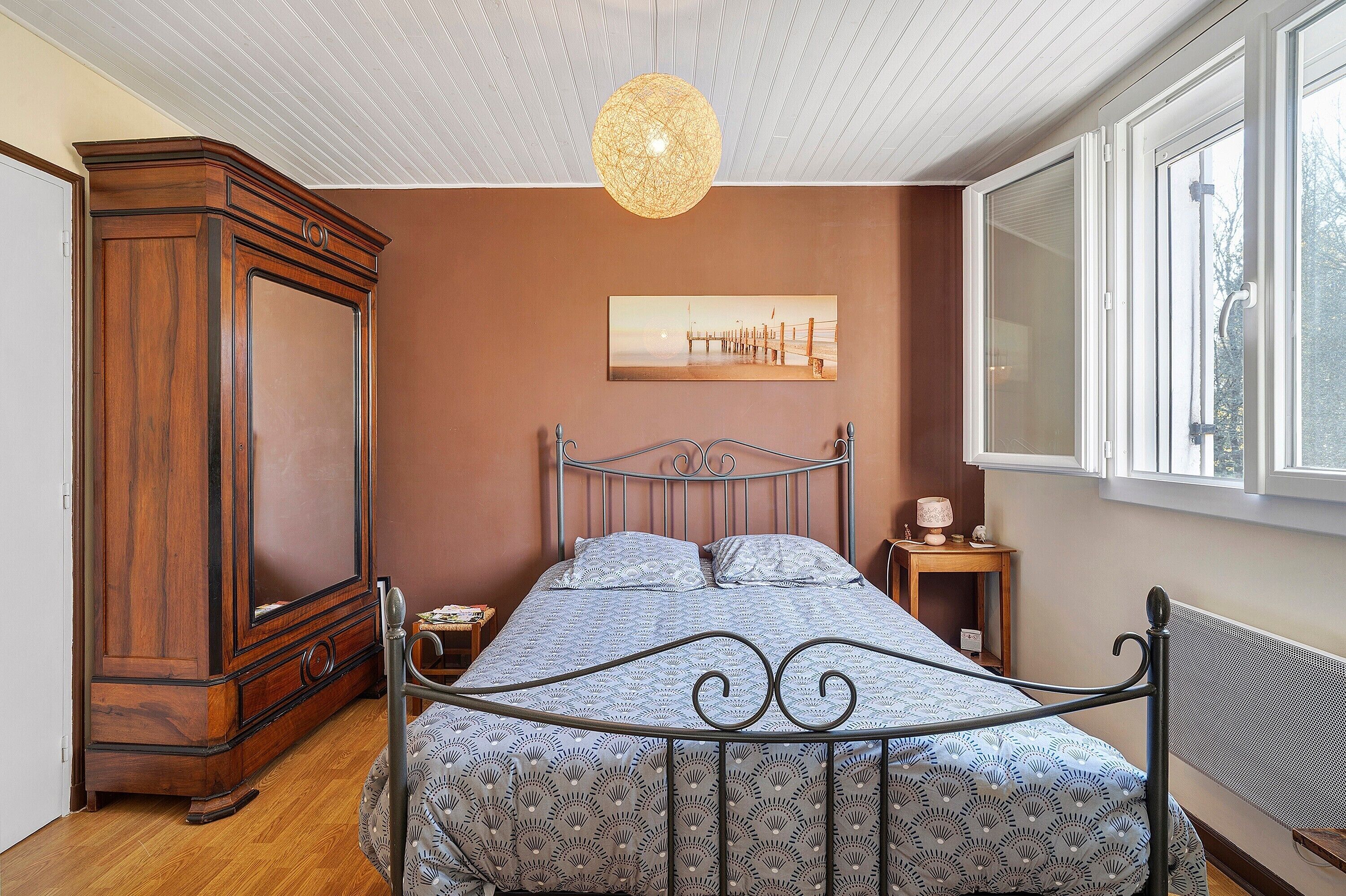 WiFi, bed sheets