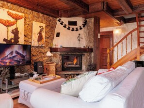 TV, fireplace, DVD player - Stunning private villa for 6 people with WIFI, TV and patio (Conthey)