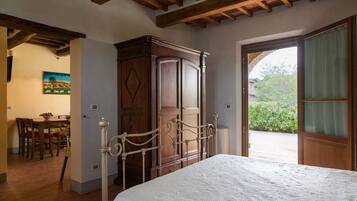 Bügeleisen/Bügelbrett, Internetzugang, Bettwäsche