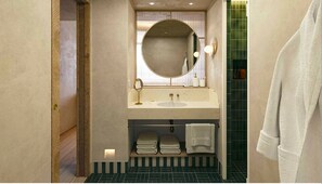 Suihku, hiustenkuivaaja, pyyhkeet, saippua