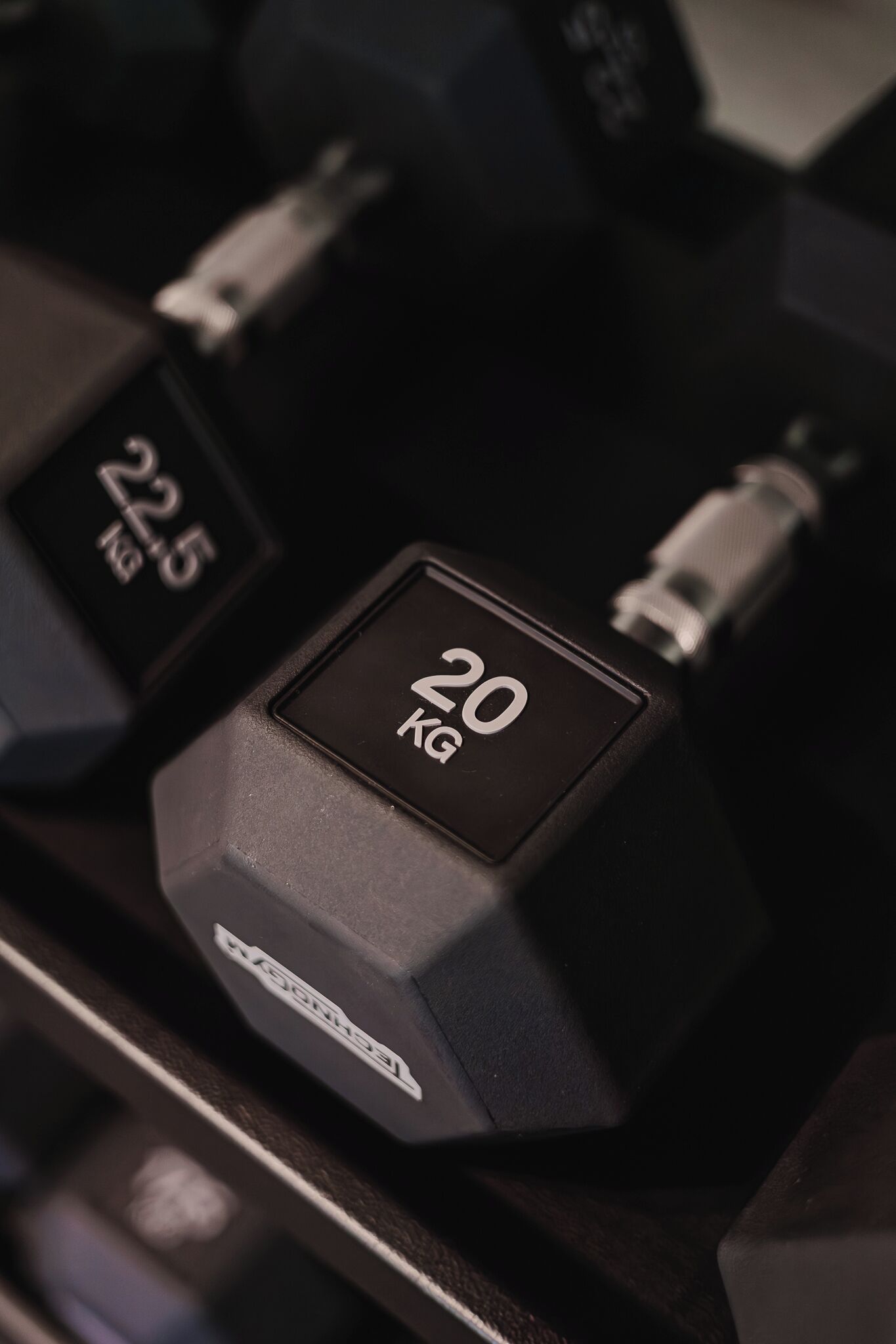 A close-up of a dumbbell with a weight of 20 kg.