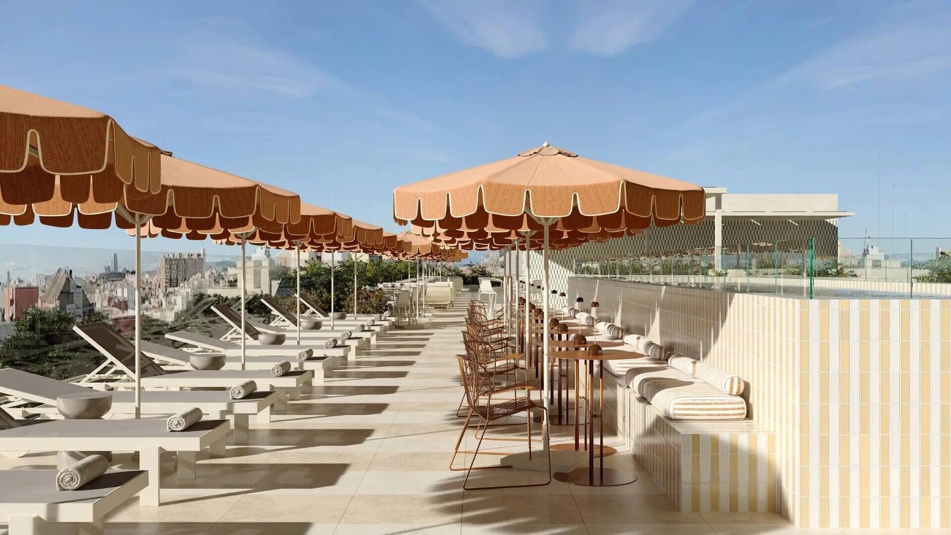 Una piscina al aire libre de temporada