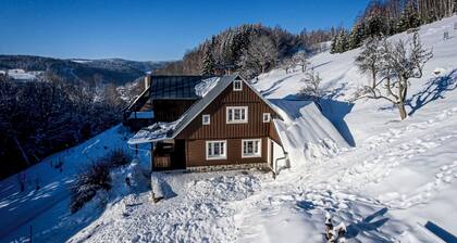 Beautiful private villa for 12 people with private pool, hot tub, WIFI, terrace and pets allowed