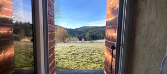 House on the Edge of the Forest – Sleeps 8