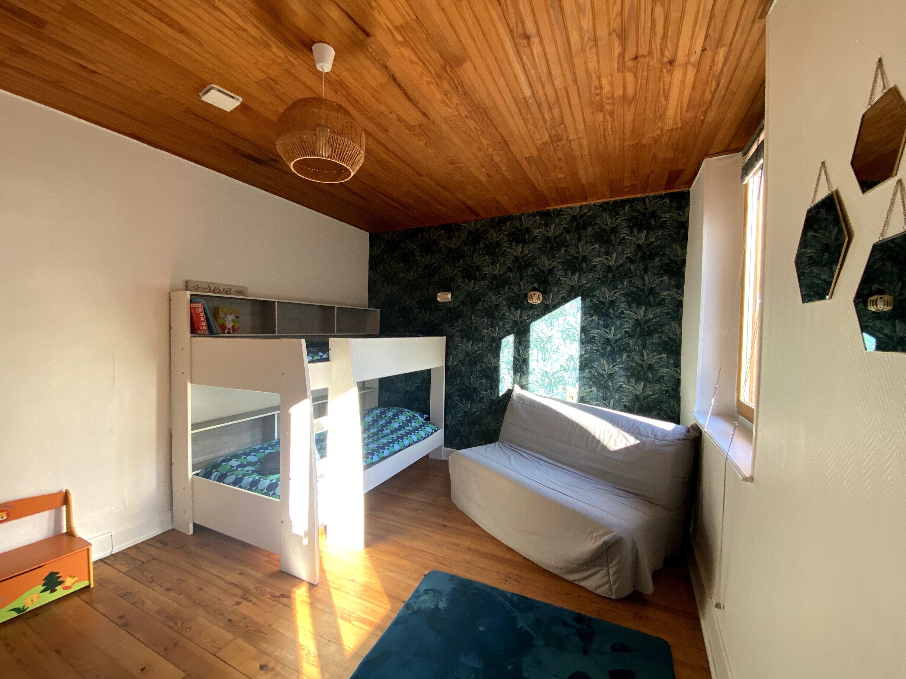 2 slaapkamers, een strijkplank/strijkijzer, wifi, beddengoed